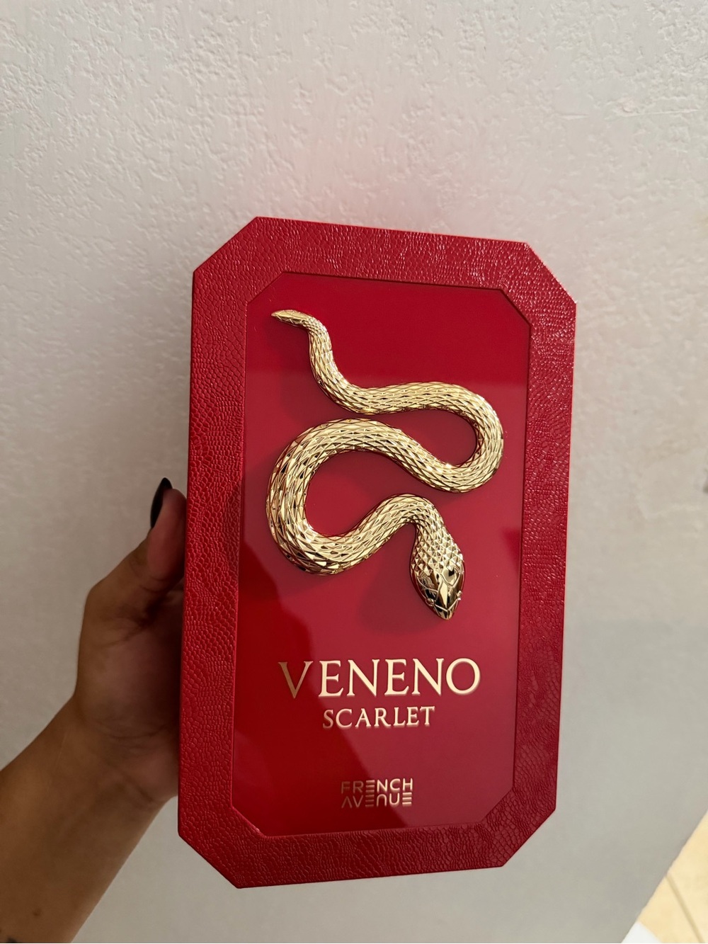 Veneno Scarlet | Unisex